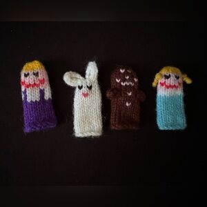 🌷 Vintage Set of Four Knit Finger Puppets 1980s